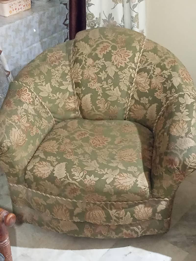 Urgent | 5 seater Sofa Set 1