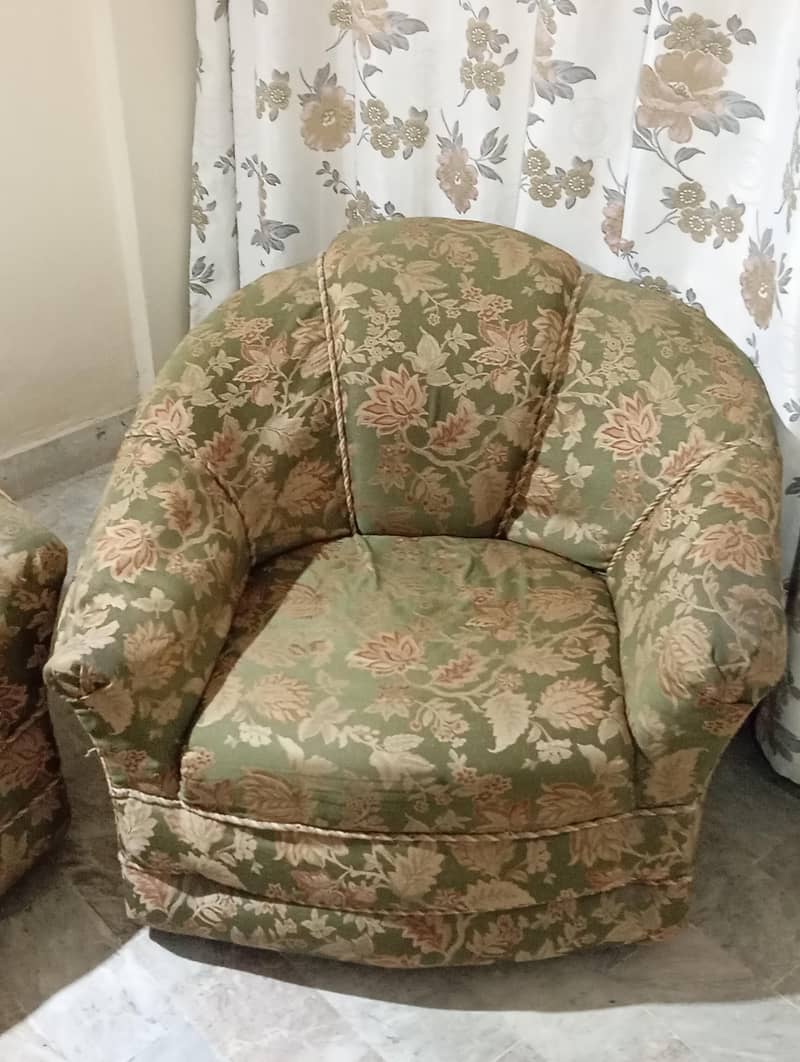 Urgent | 5 seater Sofa Set 2