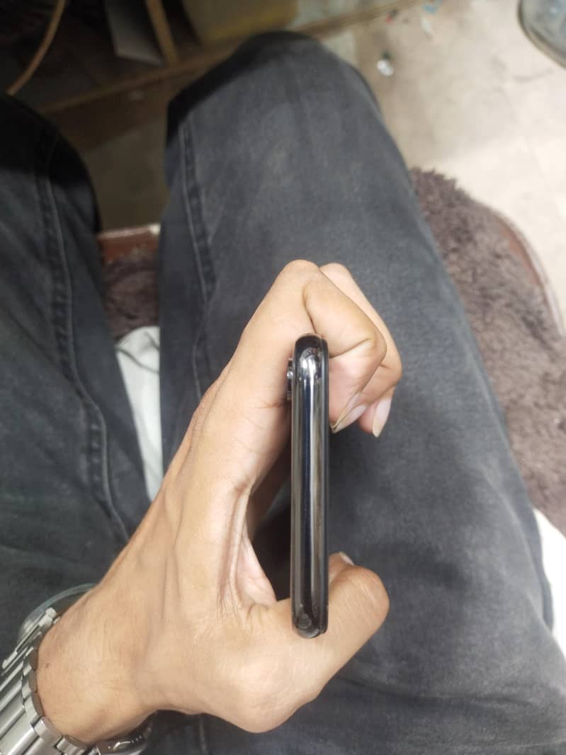 Apple iPhone X 3