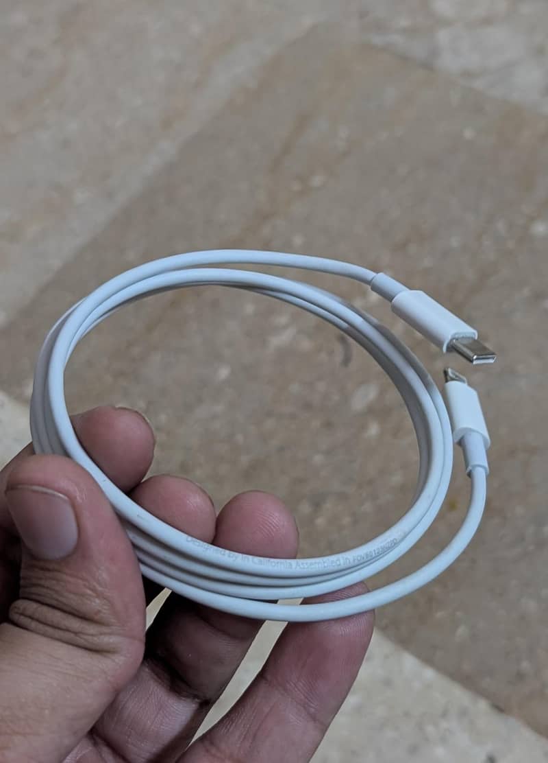 Iphone 14 Pro Max Box Pulled Cable 1