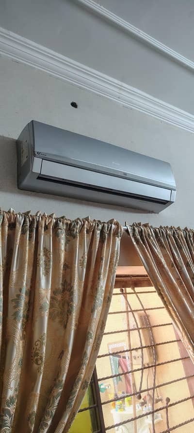 Gree AC condition like new DC Inverter