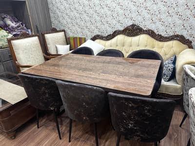 Dinngtable with 6 chairs