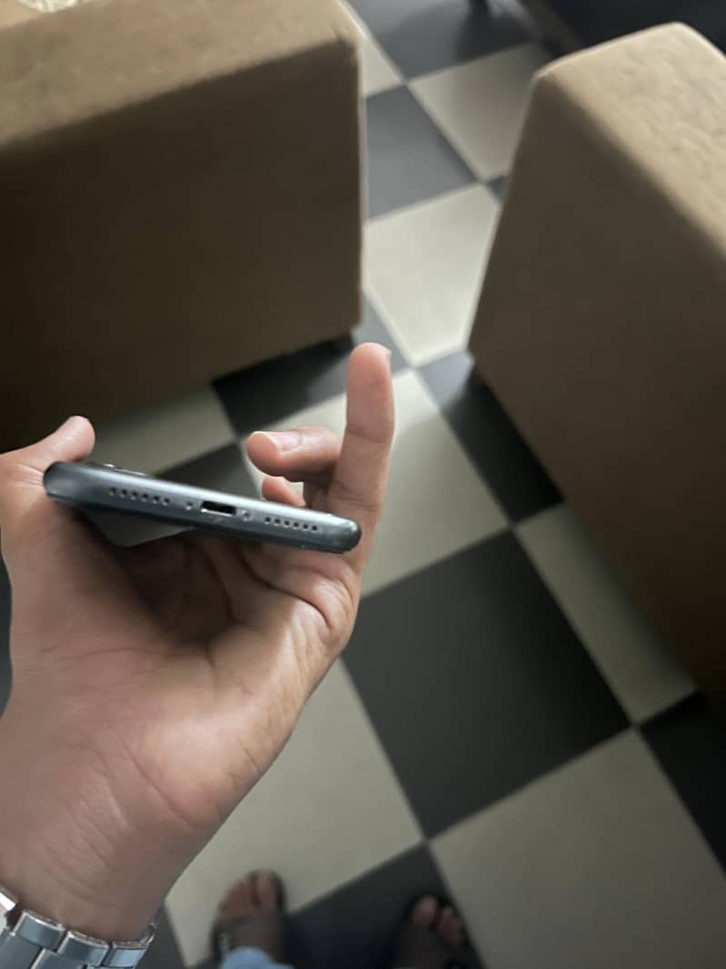 iPhone 11 3