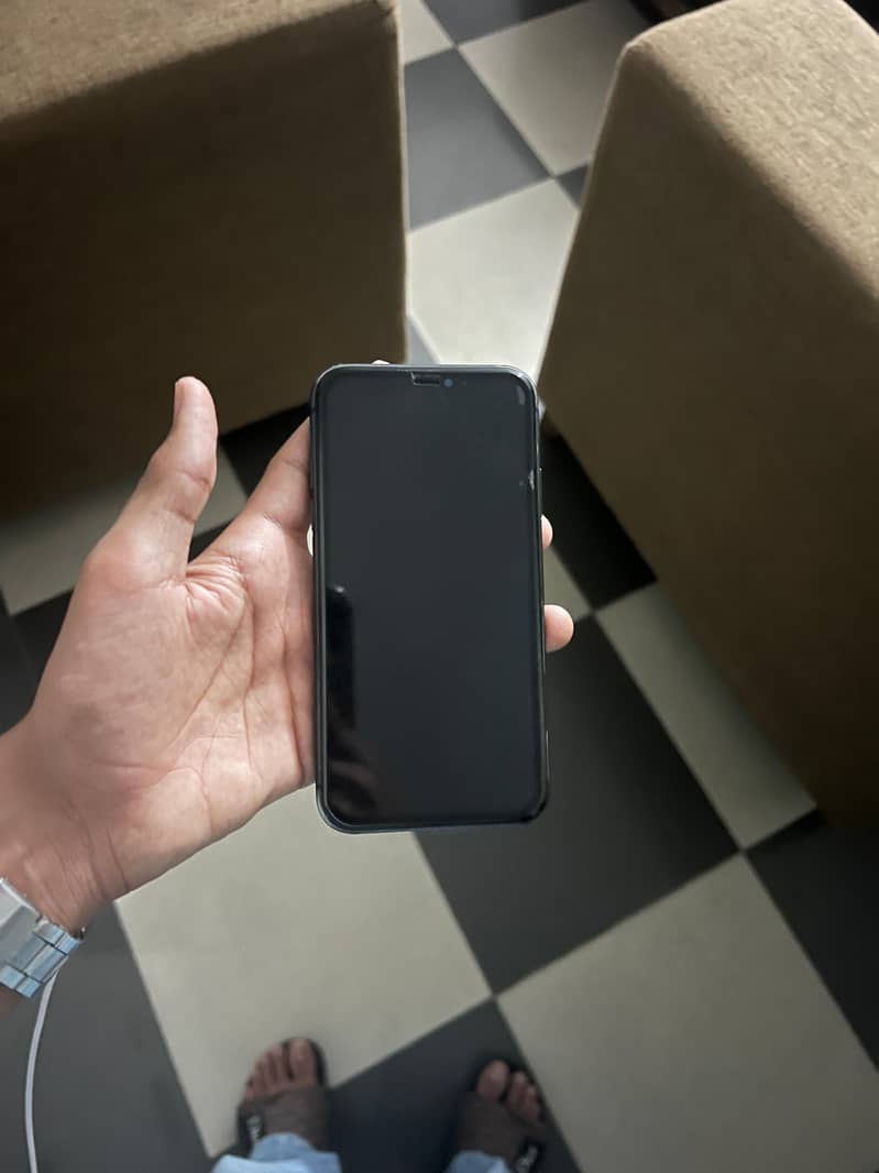 iPhone 11 4