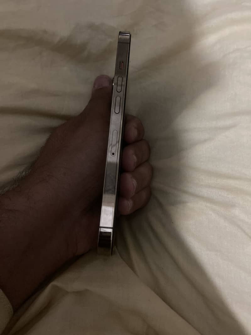 iPhone 13 pro 4