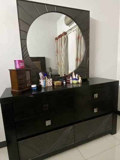 Bed room set for sale.
