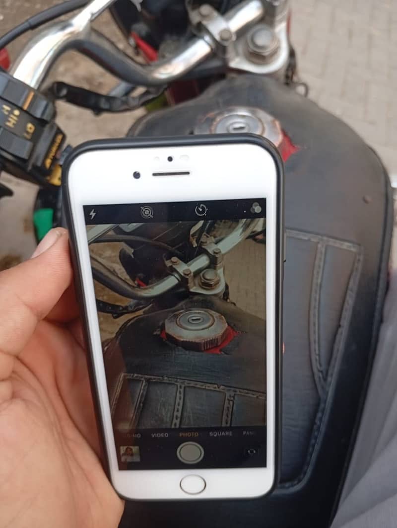 iPhone 8 0