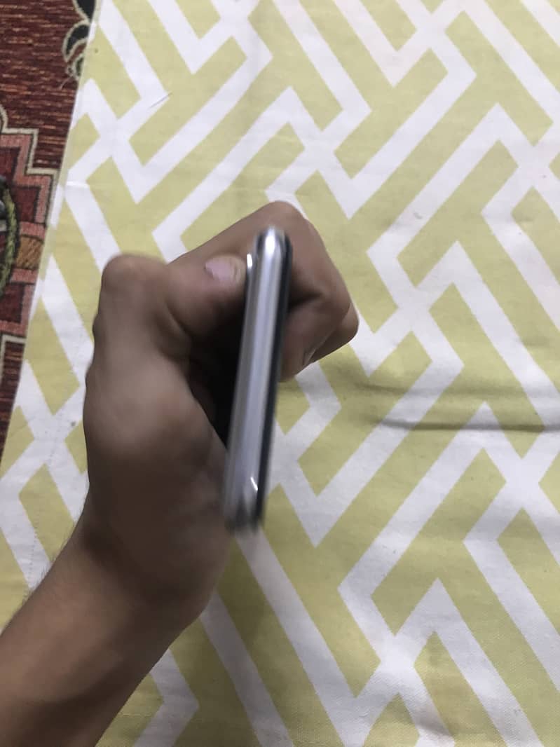 Apple iPhone X 3
