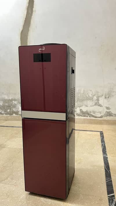 Homage dispenser