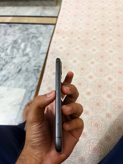 iphone 11 ( water pack ) ( exchange possible )