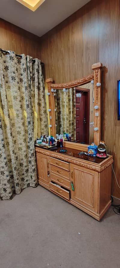 Bed room set + bartan almari