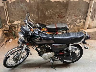 Honda CG 125 black color