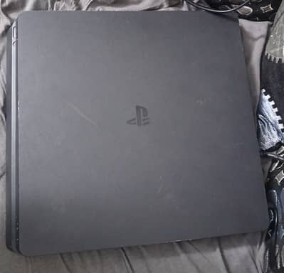 PS4 console in good condition