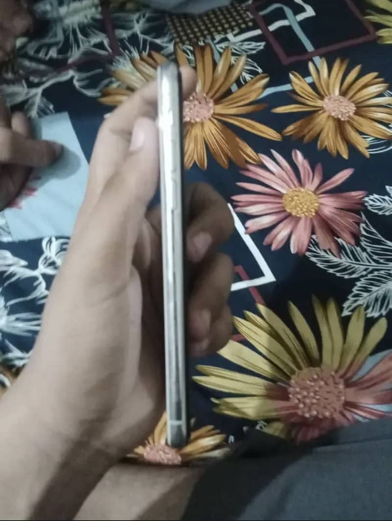 Apple iPhone X 3