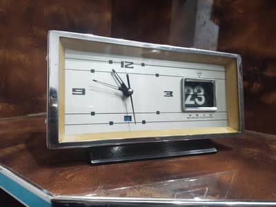 table watch winding with date and alarm