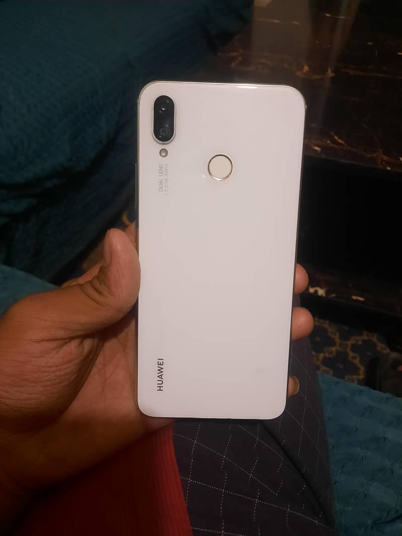 Huawei Nova 3i 0