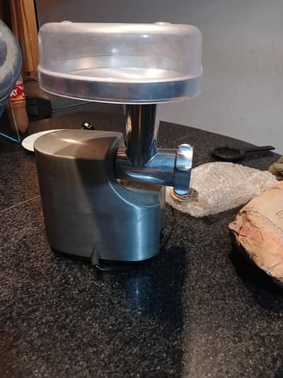 Kenwood Meat Grinder Pro 1600 For Sale in Good Price.