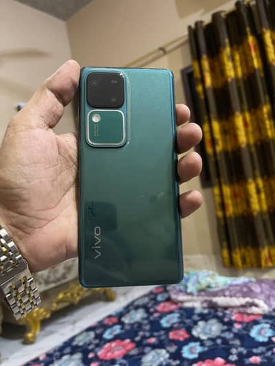 Vivo V30