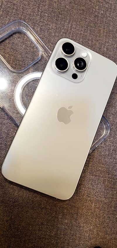 IPhone 15 pro max Natural taitanium 10/10 condition +box+Charger