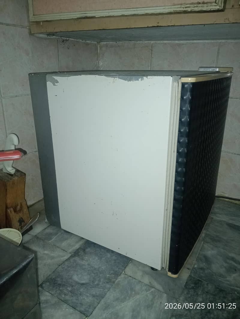 mini fridge 1