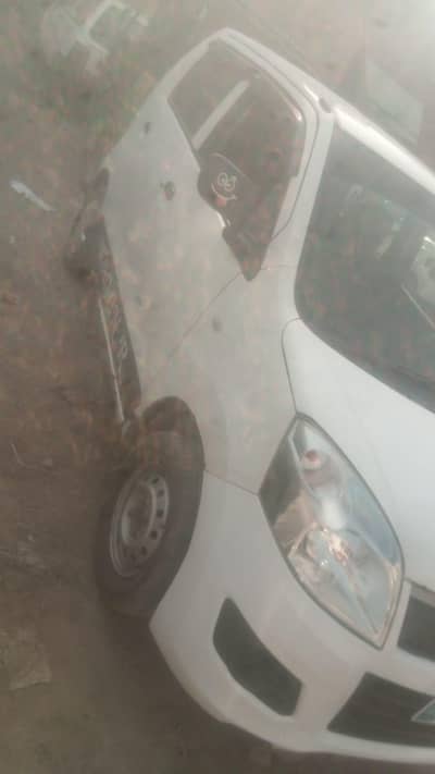I'm selling my wagon r vxr white colour 2018 model