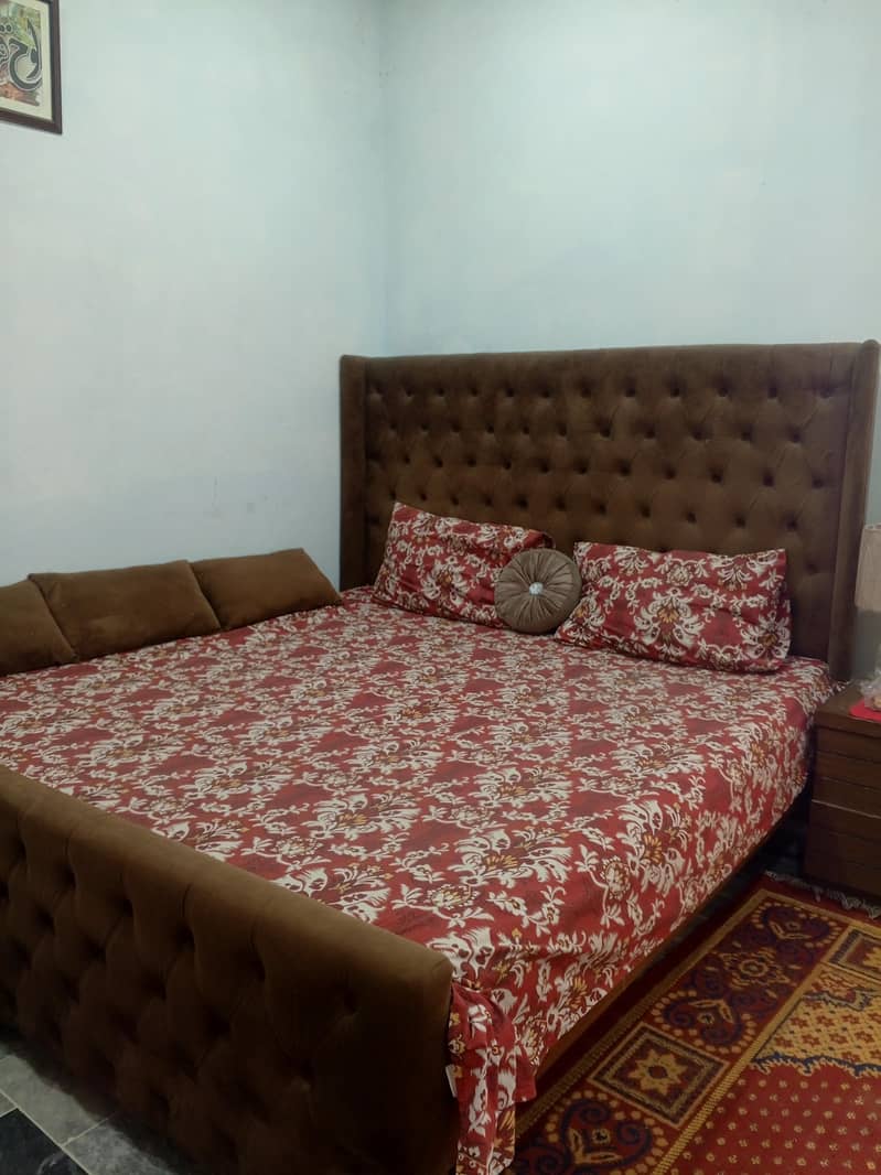 king size bed 0