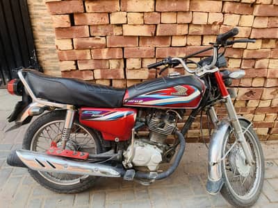 Honda 125 2015 Red Color - First Owner Bike for sale urgent