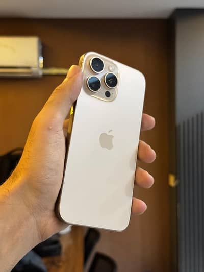 iPhone 16 pro max. 256 gb. (Desert titanium)10/10. Non pta(sim locked)