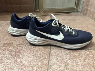 ORIGINAL NIKE REVOLUTION 6 RUNNING SHOES