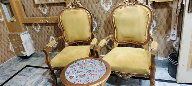 Room Chairs & Coffee Table