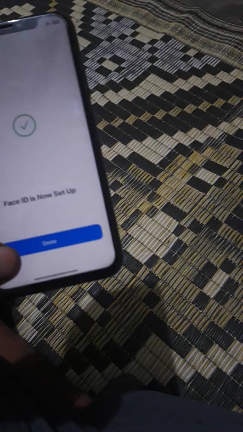Apple iPhone X 4