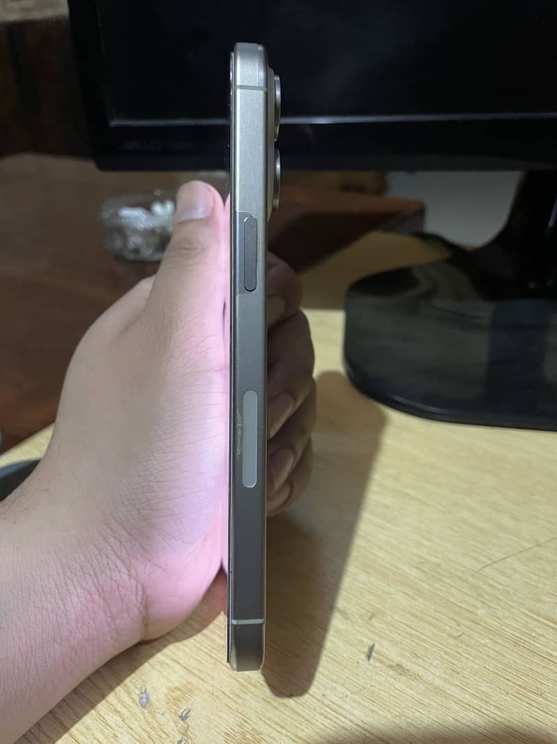 iPhone 15 pro max 5