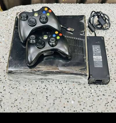 Xbox360slim with 2 controler