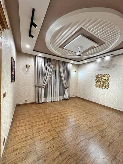 1 KANAL BEAUTIFULL RENOVATED HOUSE AVAILABLE FOR SALE