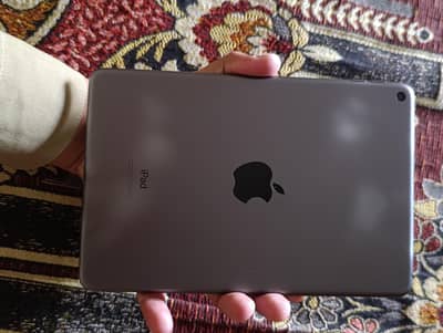 IPAD MINI 5 WITH BOX
