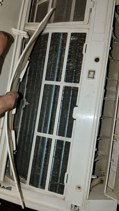 Gree 1.5 Ton AC for Sale – Good Working Condition+ Excellent Cooling