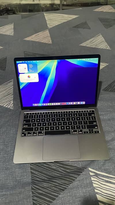 Apple macbook m1 air 8gb ram 512gb ssd