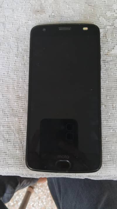 moto z2 force non pta 10/10 condition  4 64gb