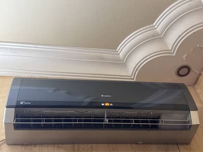 Gree 1.5 Ton Inverter immaculate condition 10/10 Fitted and working