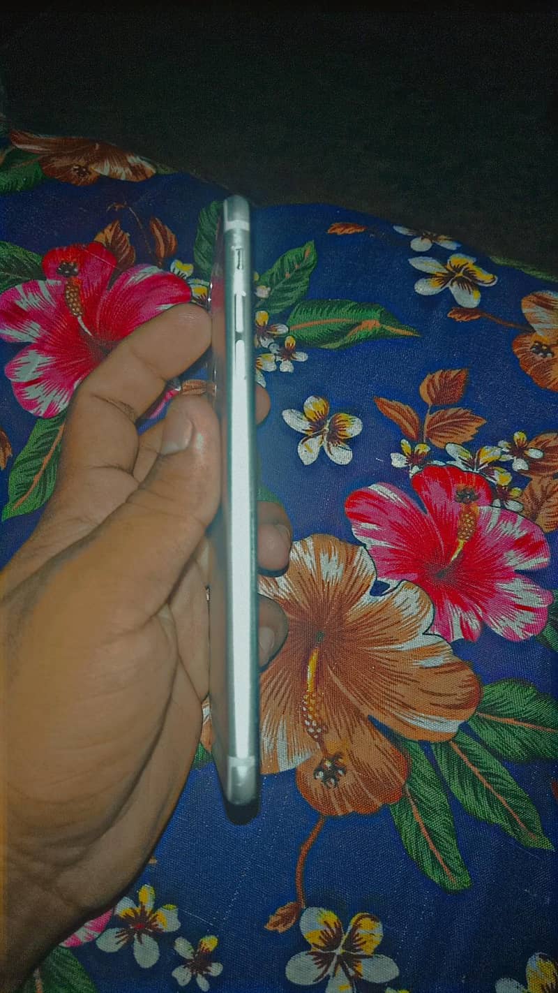 Apple iPhone 6s plus 4