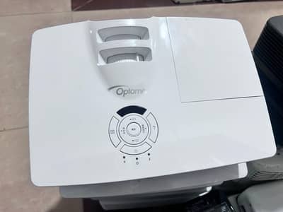 WE HAVE ALL KINDS OF PROJECTORS AVAILBLE IN DUBAI IMPORT 03152965654