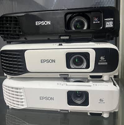 WE HAVE ALL KINDS OF PROJECTORS AVAILBLE IN DUBAI IMPORT 03152965654