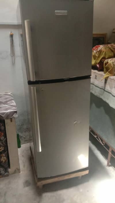 fridge midume size sale full ok waris pur road 03038356796