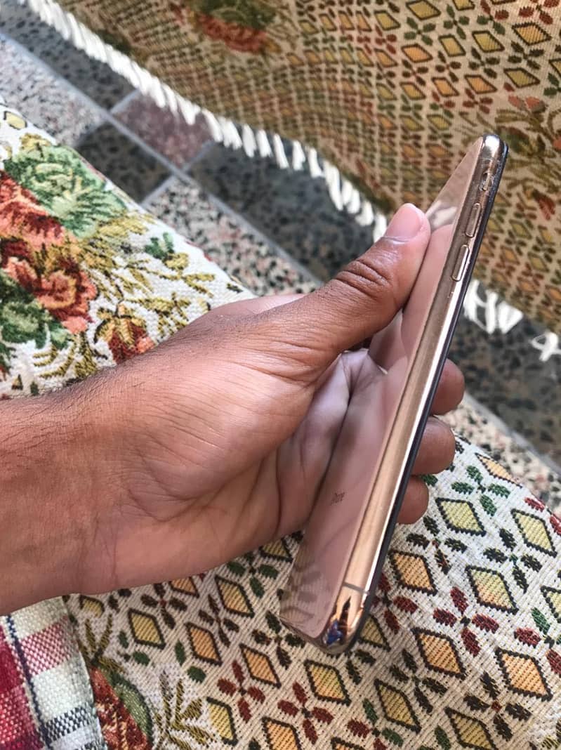 iphone xs 3