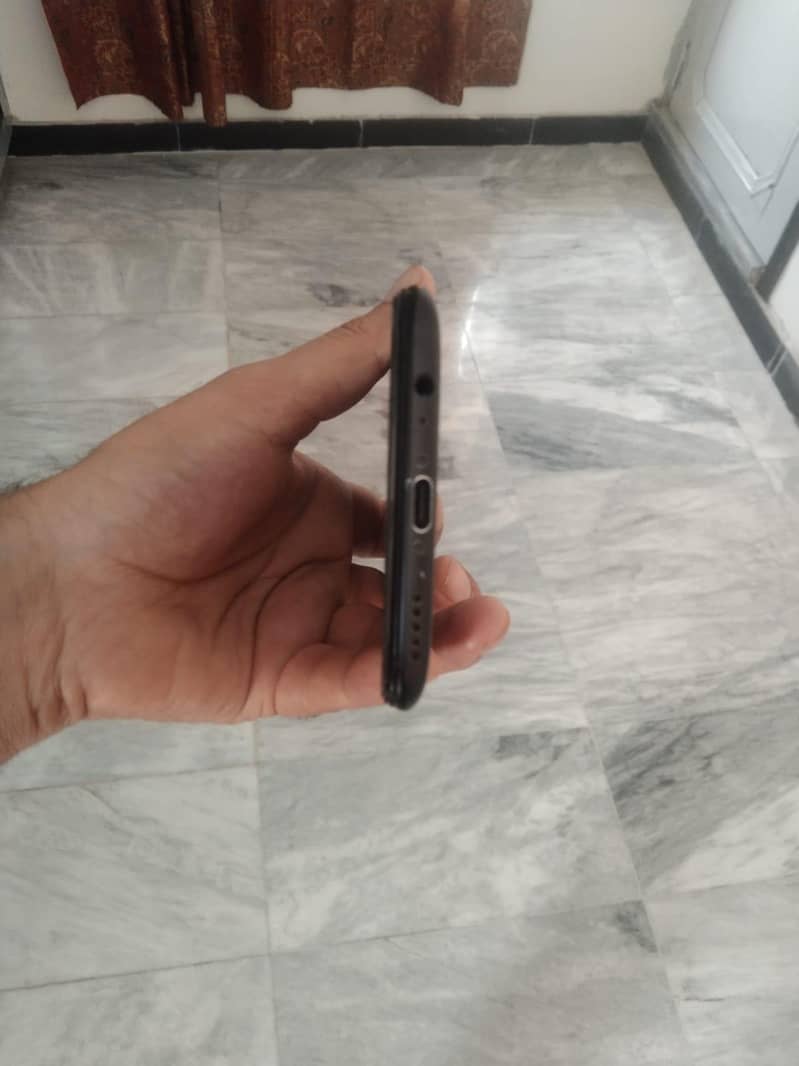 One Plus 5T 8GB/128 with Oxygen OS 10.0. 1 1