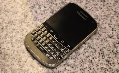bb phone like new phone. rs. 4500 call whats up 03191950591