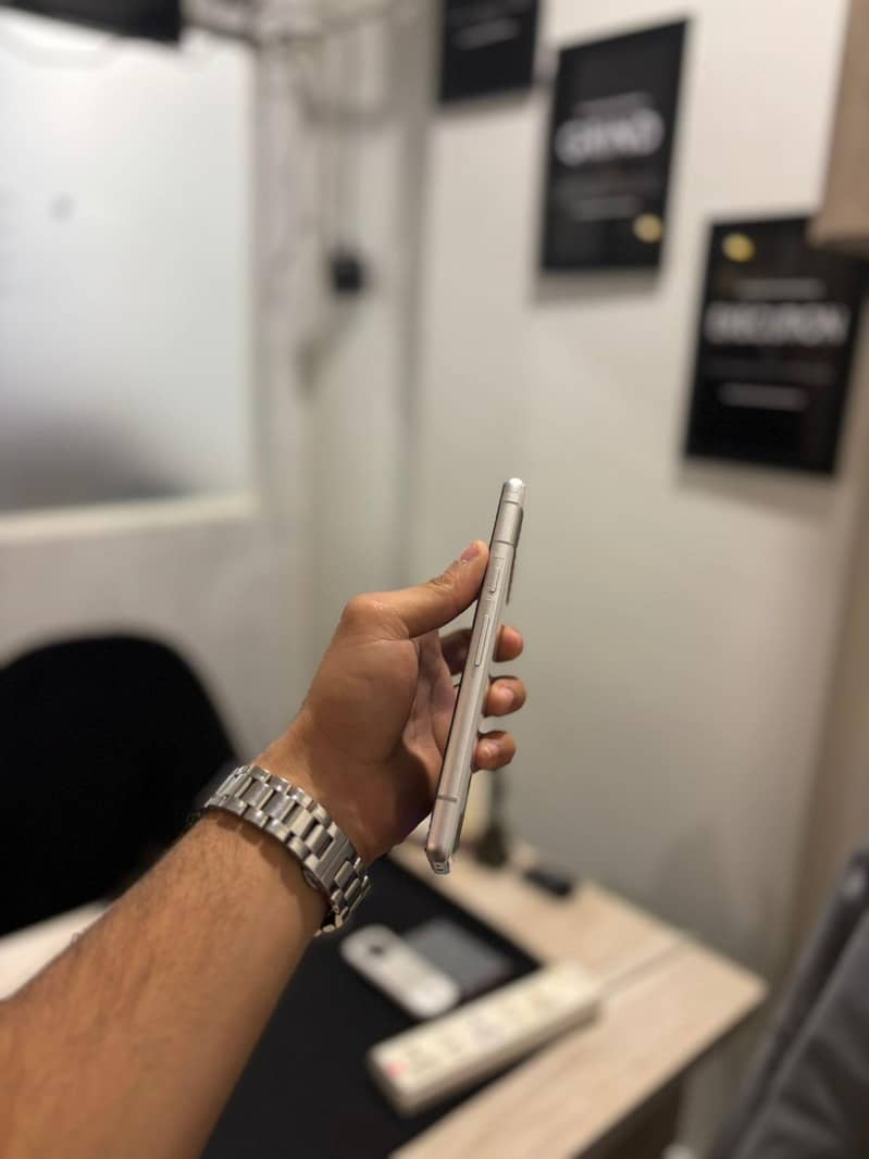 Google Pixel 7a 4