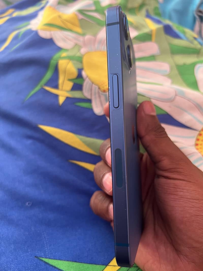 Apple iPhone 13 2