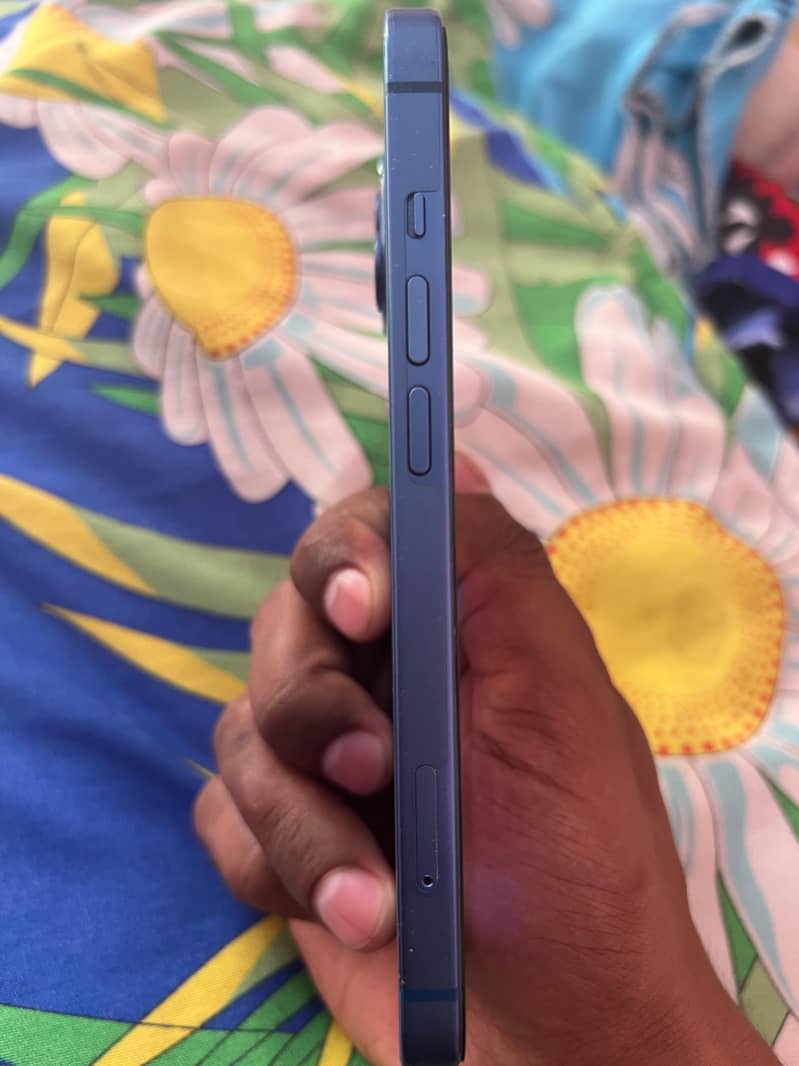 Apple iPhone 13 3