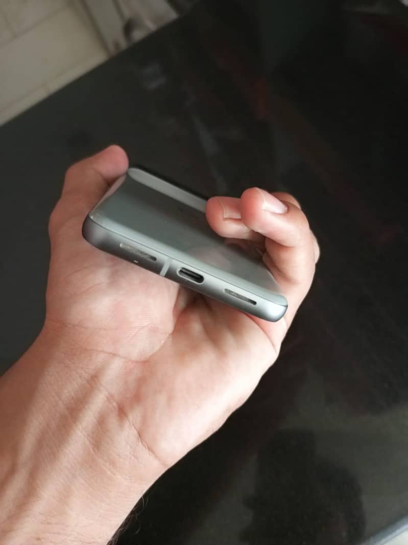 Google pixel 8 4